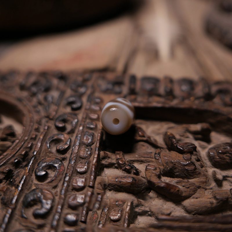 Tranquil Harmony Three-Eyed Dzi Pendant - Image 2