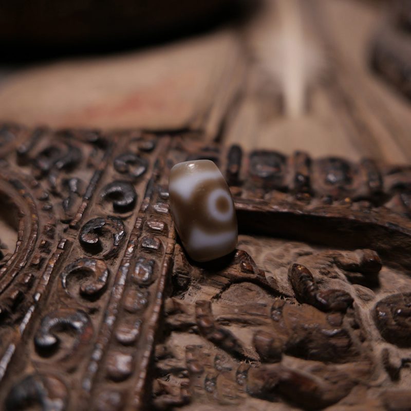 Tranquil Harmony Three-Eyed Dzi Pendant - Image 3