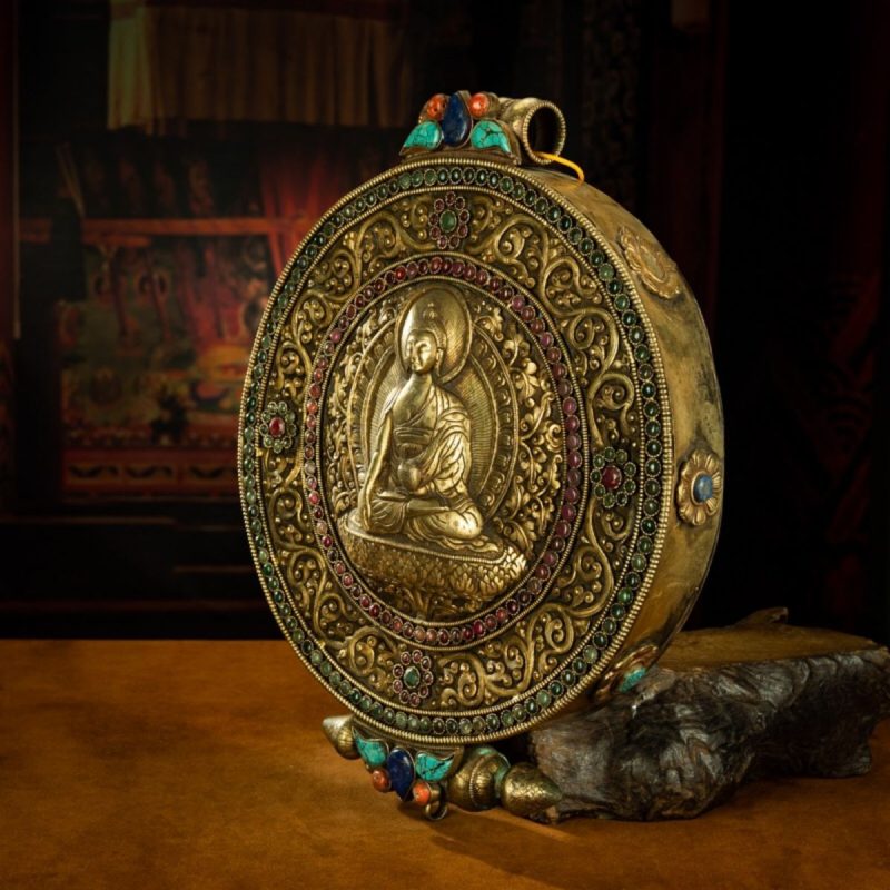 Qing Dynasty Tibetan Antique Gau Box Shakyamuni Buddha Repoussé and Gilt Gyirong Lakang Monastery - Image 2