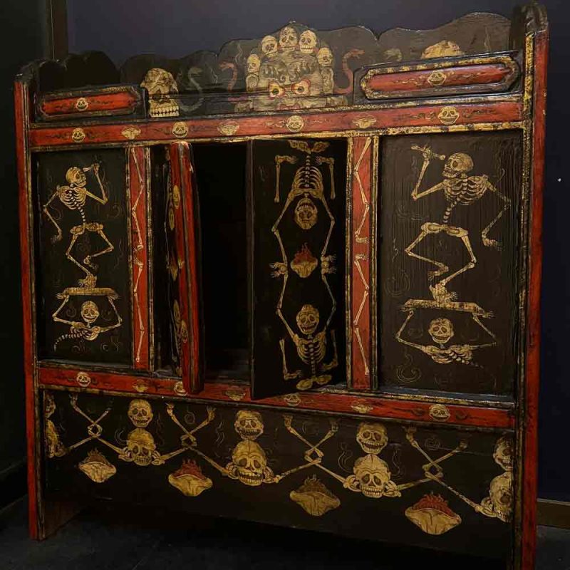 19th Century Painted Shmashana Tibetan Main Dharma Cabinet From East Tibet - Image 4