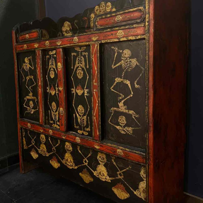 19th Century Painted Shmashana Tibetan Main Dharma Cabinet From East Tibet - Image 2