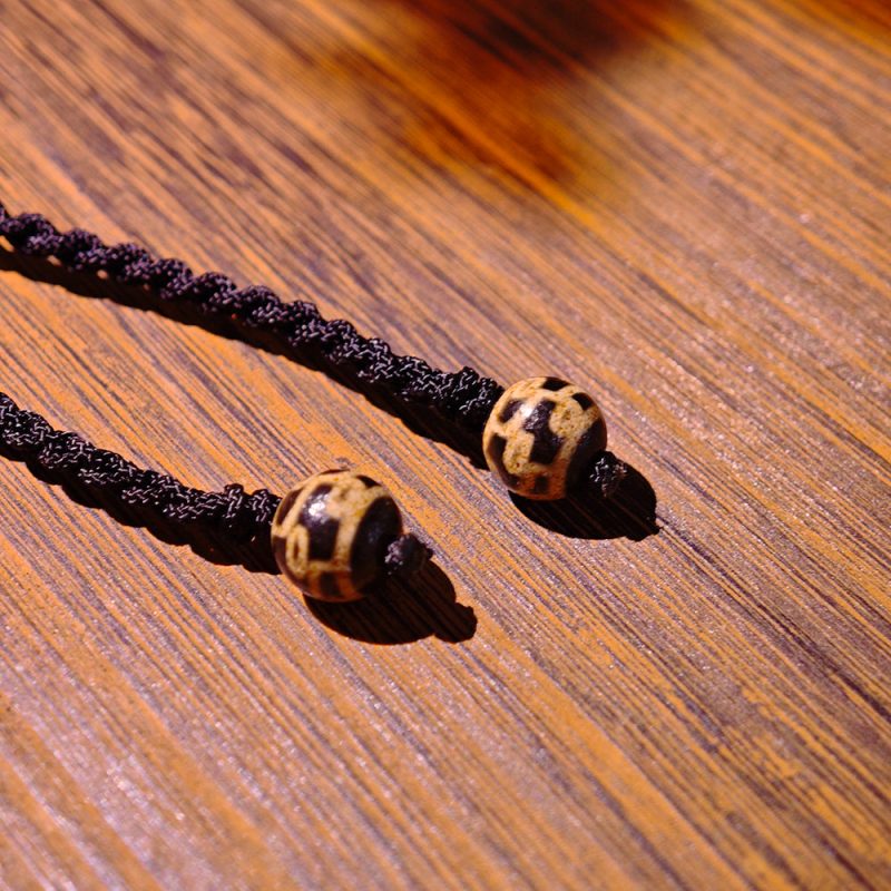 Nine-Eye Tibetan Agate Pendant – Spiritual Protection Necklace with Handcrafted Design - Image 6