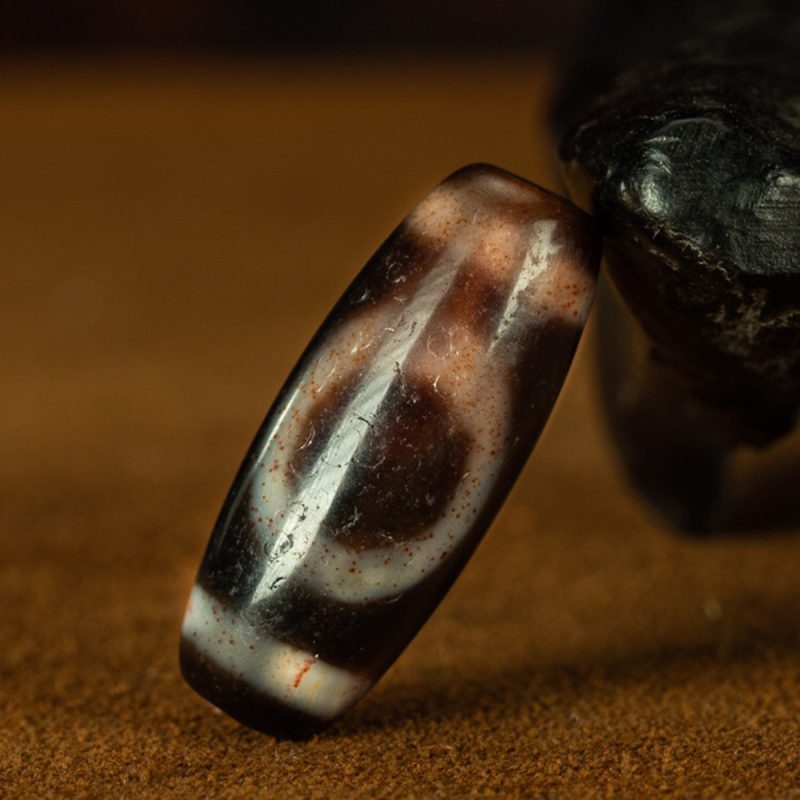 One-Eye Old Dzi beads from Mount Xumi Thousand-year-old Dzi beads from Tibet Large grains of cinnabar - Image 2