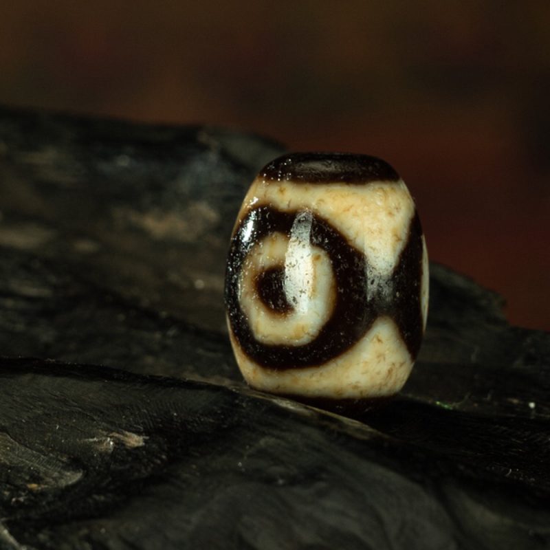 Daro Tiger Tooth Three Eyes Old Dzi Beads Tibetan Millennium Dzi Beads - Image 3