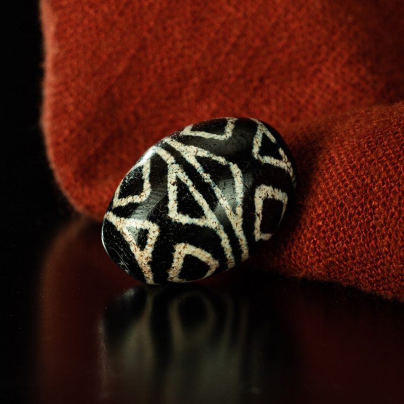 Hollow Tiger Tooth Vajra Six Eyes Old Dzi Beads Tibetan Millennium Dzi Beads Inlaid Erosion Special and Rare - Image 2