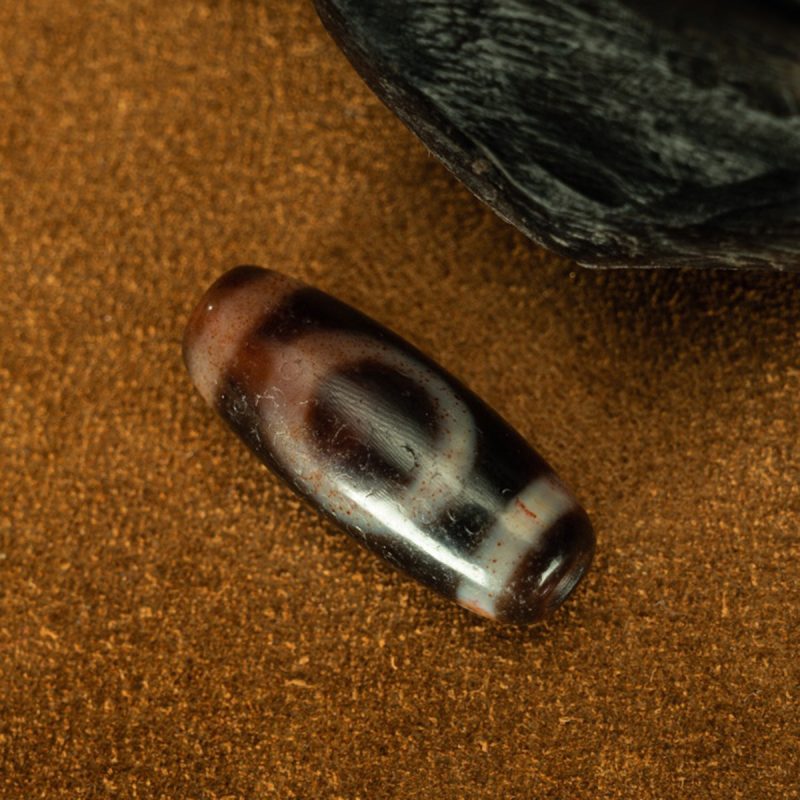 One-Eye Old Dzi beads from Mount Xumi Thousand-year-old Dzi beads from Tibet Large grains of cinnabar - Image 4