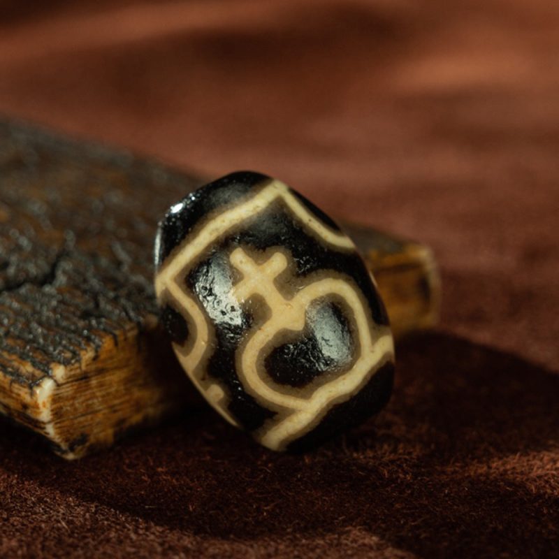 Daro Aquarius Old Dzi Beads Tibetan Millennium Dzi Beads Yellow and Pure - Image 3