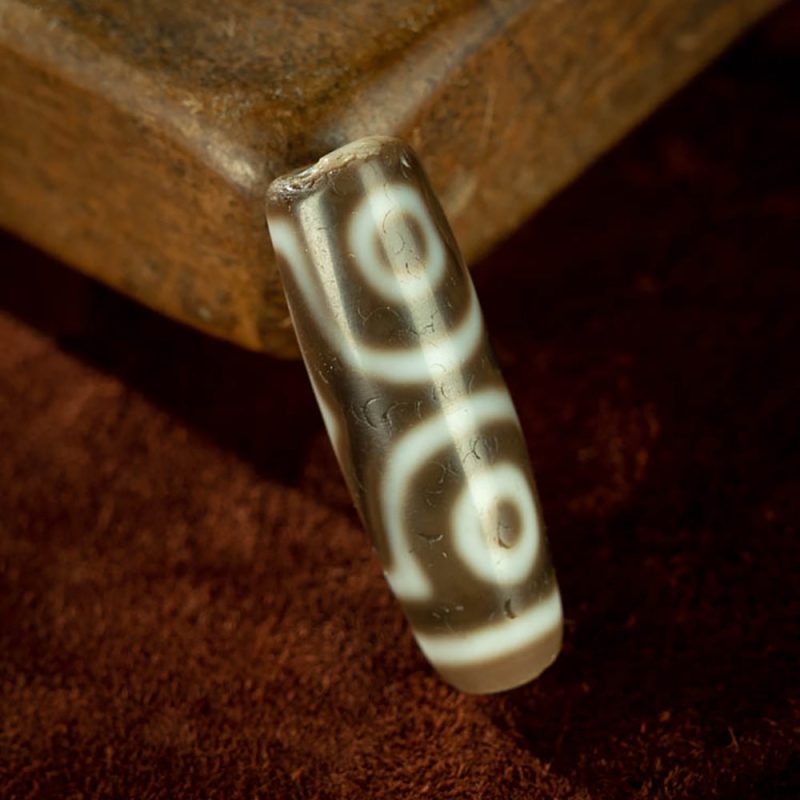 Pure Three-Eye Dzi Pendant – Ancient Wealth Guardian - Image 5