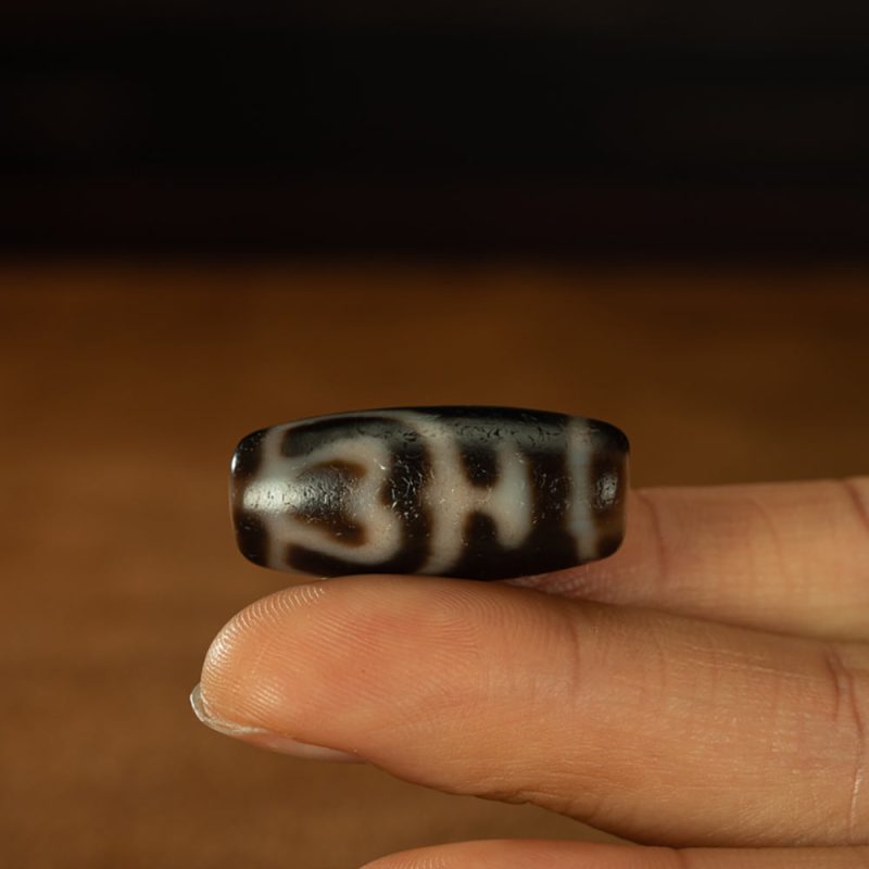Antique Long Treasure Vase Pendant – Rare Dzi Energy Charm - Image 4