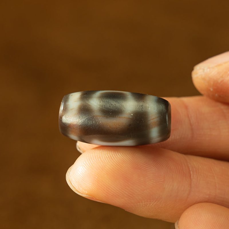 Eternal Grace Nine-Eye Dzi Pendant – Vintage Shale Treasure - Image 3