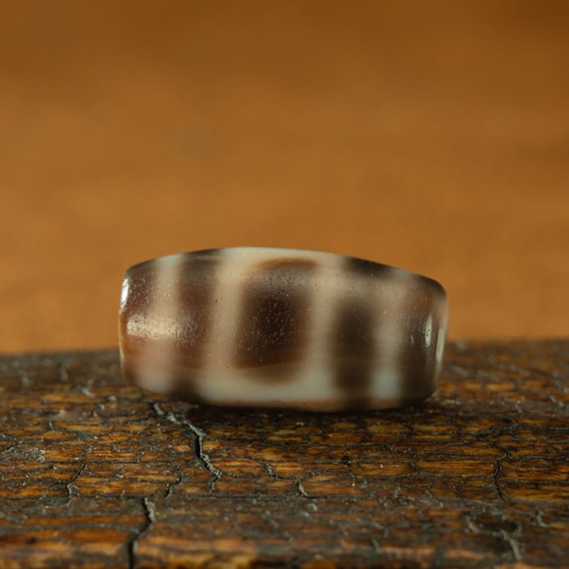 Eternal Grace Nine-Eye Dzi Pendant – Vintage Shale Treasure - Image 4