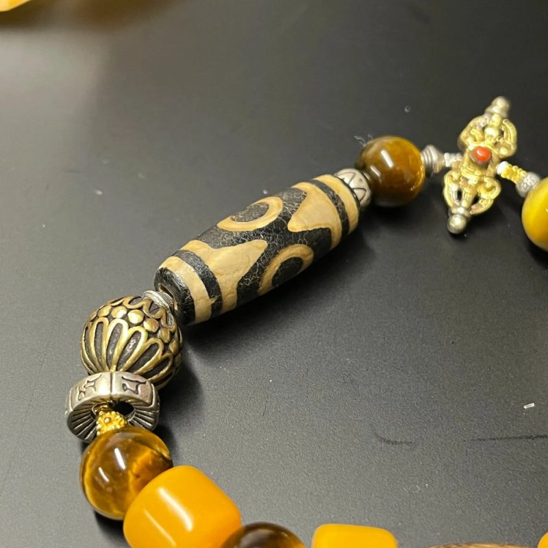 Three-Eye Dzi Wealth Protection Bracelet - Image 4
